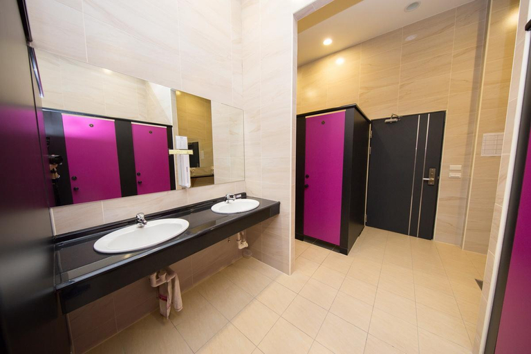 Bathroom 5, SleepBox Hostel, Taipei City