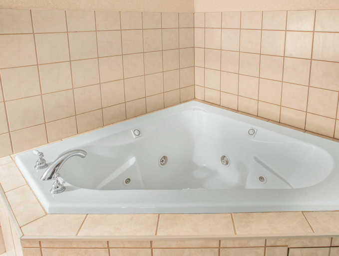 Bathroom 4, Rodeway Inn Bedford, Bedford