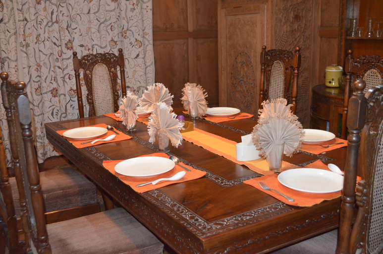 Food & Drinks 2, New Alexandra Houseboats, Srinagar