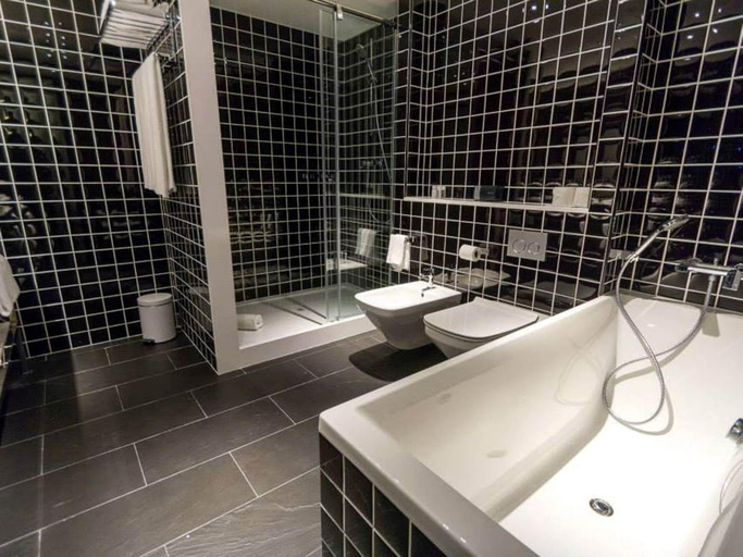 Bathroom 3, Hotel Paralel, Barcelona