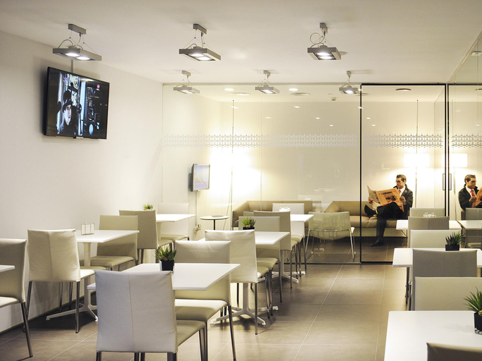 Food & Drinks 5, Air Rooms Madrid Airport by Premium Traveller, Madrid