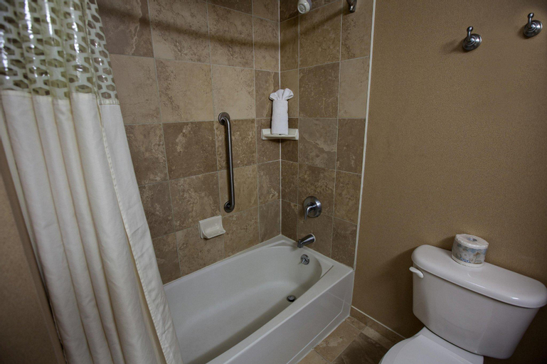 Bedroom 3, Hampton Inn By Hilton Napanee, Lennox and Addington