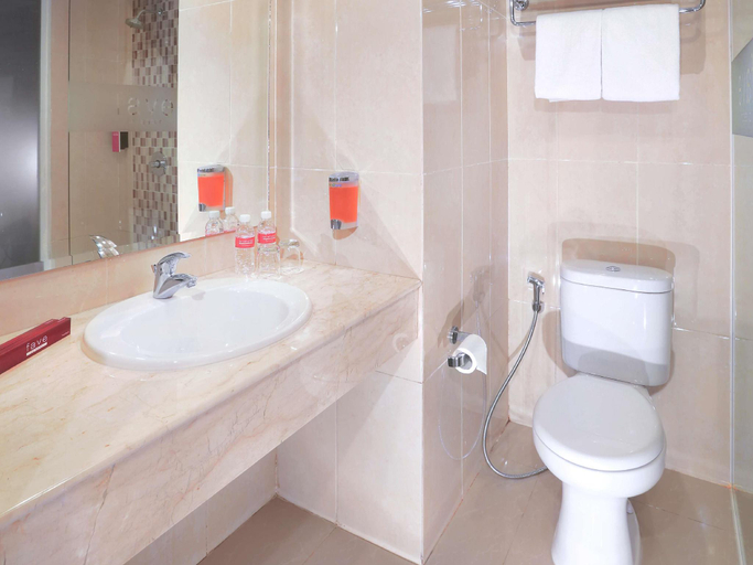 Bathroom 5, Favehotel Jababeka Cikarang, Cikarang