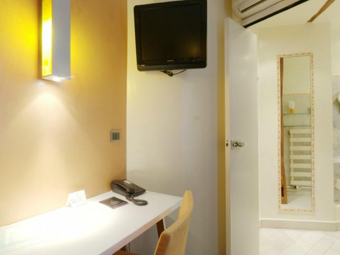Others 5, Hotel Danemark, Paris