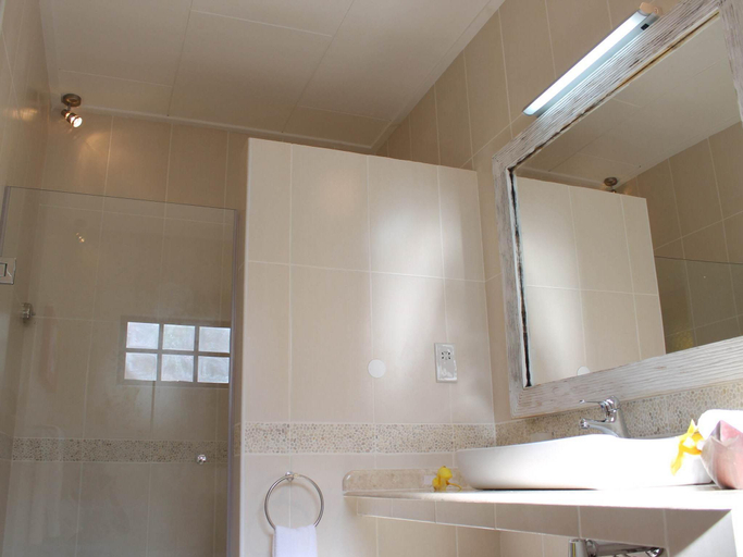 Bathroom 3, Cabanes des Anges Guest House