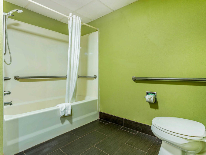 Bathroom 4, Quality Inn & Suites near Robins Air Force Base, Houston