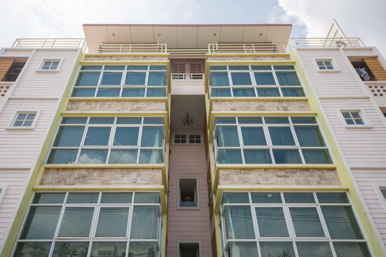 Others 2, Ladda Place, Wang Thonglang