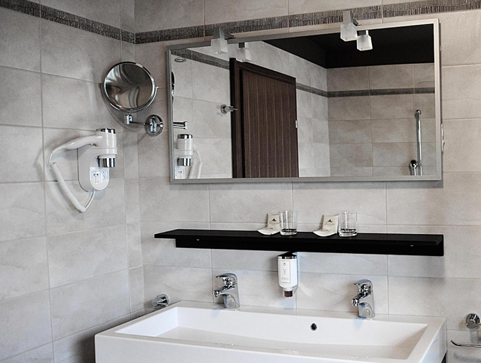 Bathroom 3, Hotel Piramida, Maribor