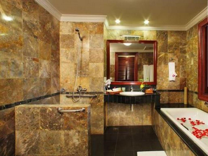 Bathroom 5, Saigon Morin Hotel, Huế