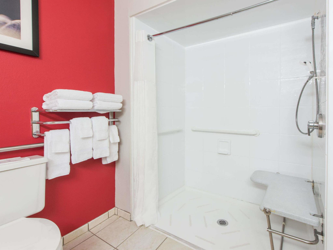 Bathroom 4, Ramada by Wyndham Springfield North, Sangamon