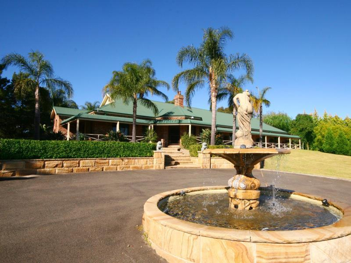 Others 4, Relaxin The Rural Retreat, Baulkham Hills - North