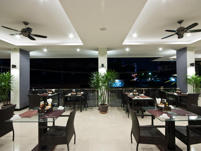 Food & Drinks 11
