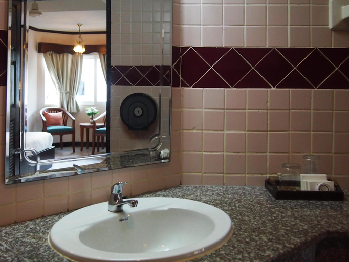Bathroom 3, Karon Café Inn, Phuket Island