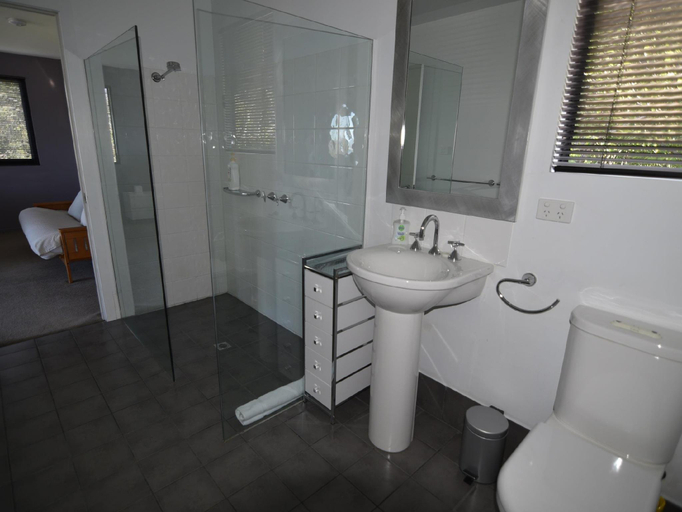 Bathroom 1, Studioat10, Hobart