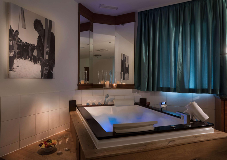 Bathroom 5, KUHOTEL Steinplatte, Trademark Collection by Wyndham, Kitzbühel