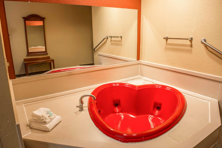 Bathroom, Comfort Inn & Suites Panama City - St Andrew, Bay