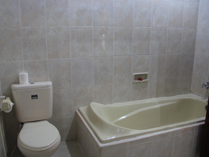 Bathroom 4, Puri Gopa Hotel, Denpasar