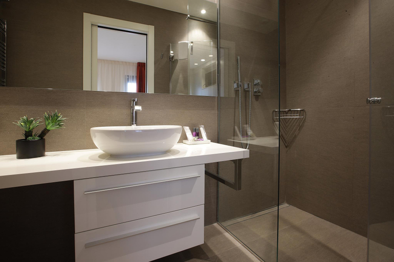 Bathroom 3, Cosmo Apartments Rambla Catalunya, Barcelona