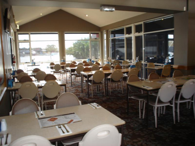 Food & Drinks 4, Argosy Motor Inn                                                                            , Devonport