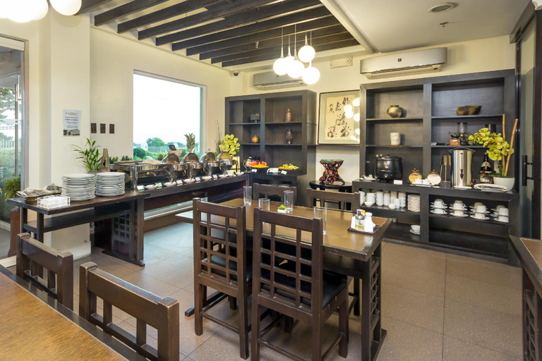 Food & Drinks 5, Microtel by Wyndham South Forbes near Nuvali, Biñan