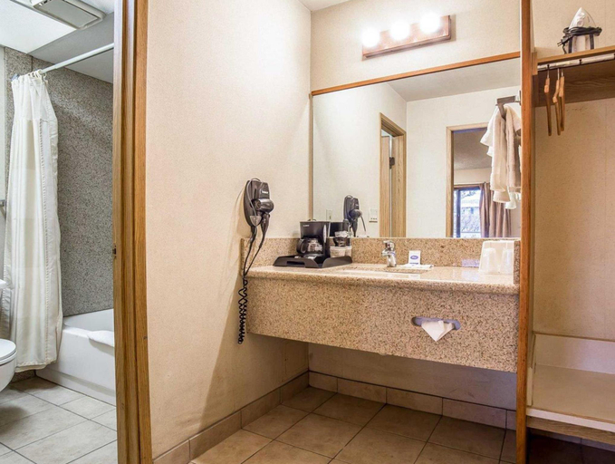 Bathroom 4, Rodeway Inn Baker City, Baker