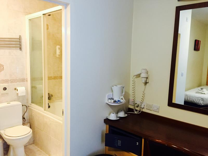 Bathroom 4, Maiden Oval, London
