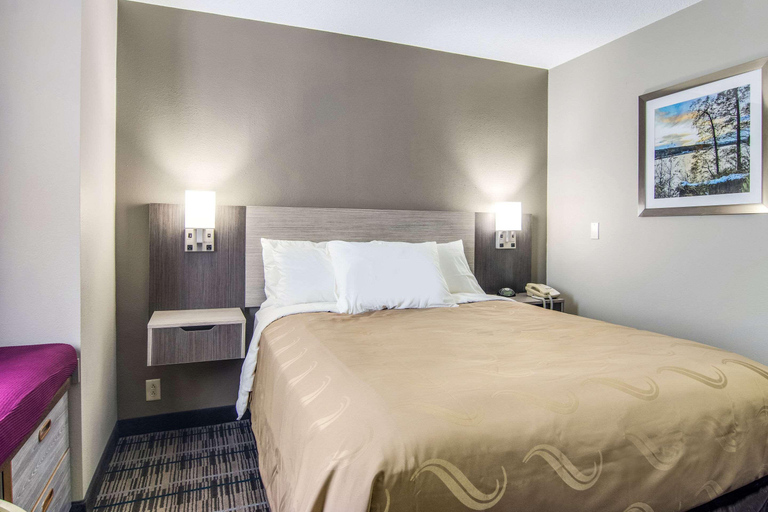 Bedroom 3, Quality Inn & Suites Grove City-Outlet Mall, Mercer