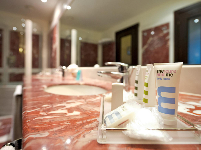Bathroom 5, Mercure Rome West, Roma