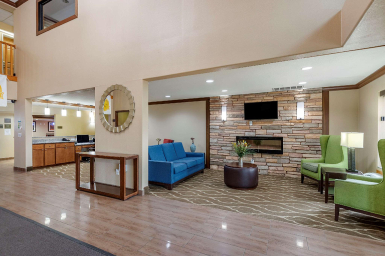 Public Area 2, Comfort Inn & Suites Cedar Rapids North - Collins Road, Linn