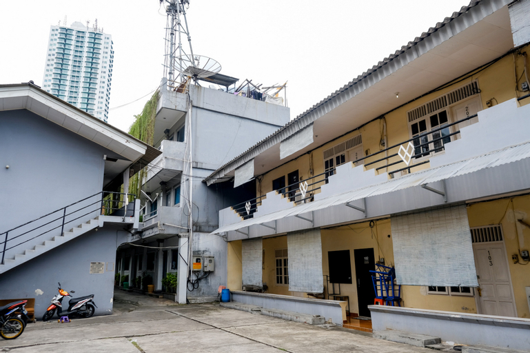 Exterior & Views 2, Kost 59 RedPartner, South Jakarta