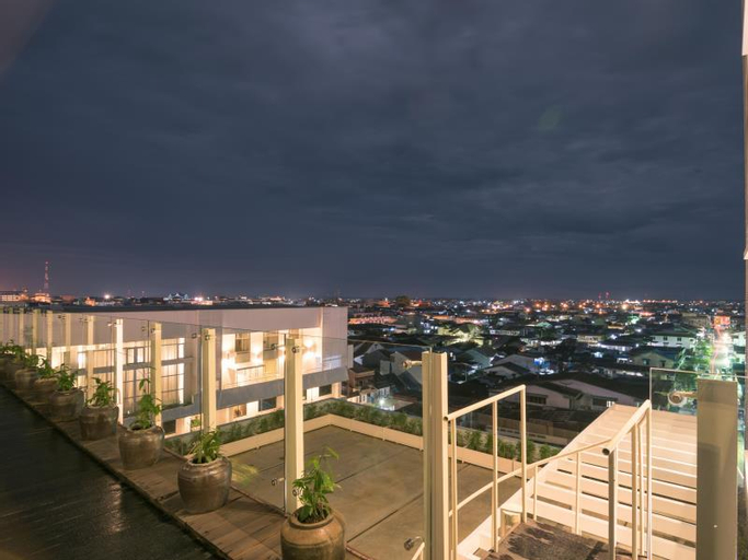 Exterior & Views 28
