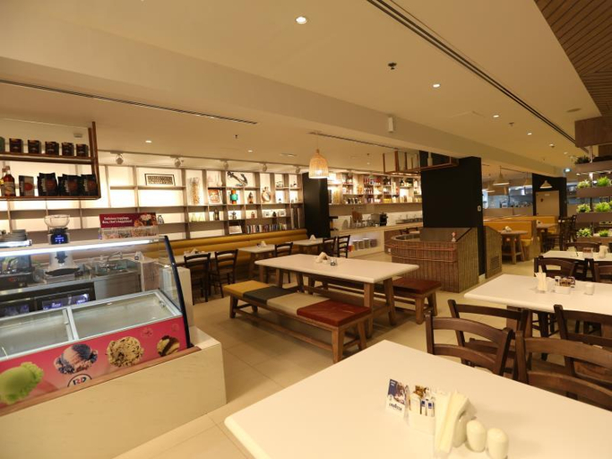 Food & Drinks 5, Pearl Marina Hotel Apartment, Dubai