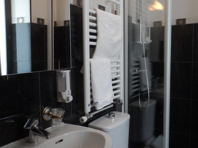 Bathroom 2, Prince Monceau, Paris