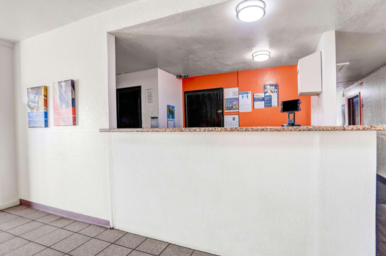 Public Area 3, Motel 6 Moriarty, NM, Torrance