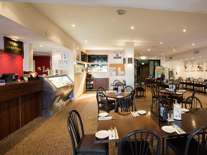 Food & Drinks 5, Palm Beach Hotel, Gold Coast