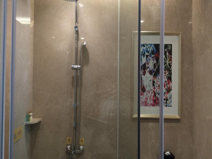 Bathroom 4, Shenzhen Baoan PLUS Gems Cube Hotel , Shenzhen
