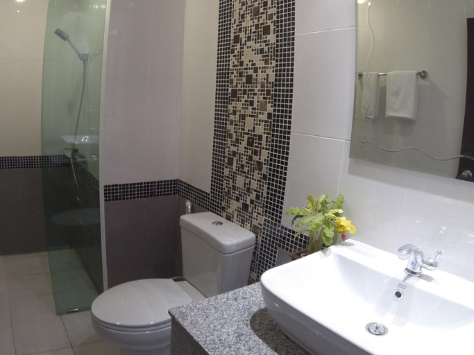 Bathroom 4, Patong Mansion Hotel, Phuket Island