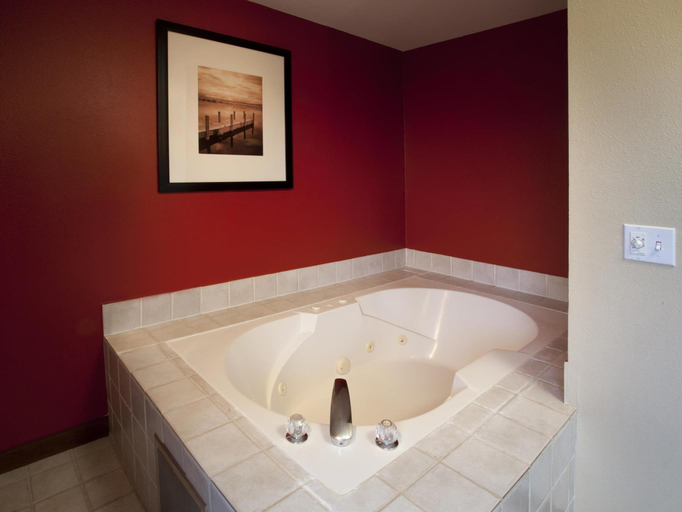 Bathroom 4, Baymont by Wyndham Kent/Seattle, King