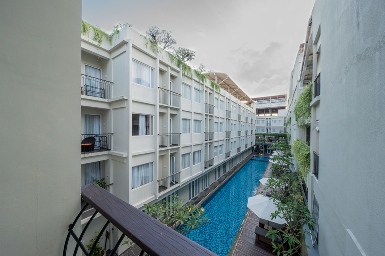 Exterior & Views 8