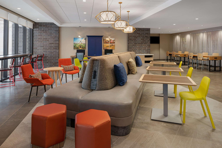 Public Area, Home2 Suites by Hilton Des Moines at Drake University, Polk