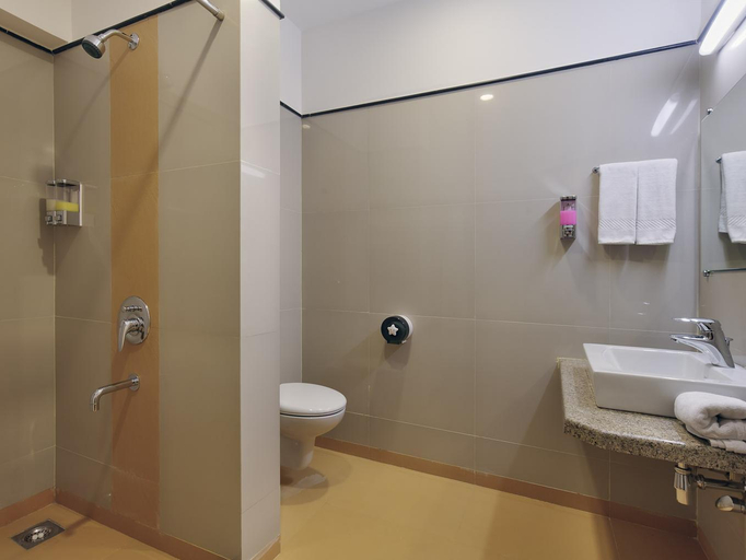 Bathroom 4, HI 5 Hotel, Nashik