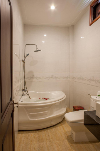 Bathroom 4, Trieu Khang Hotel, Cam Ranh