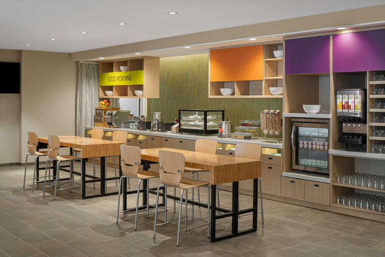 Food & Drinks, Home2 Suites Des Moines at Drake University, Polk