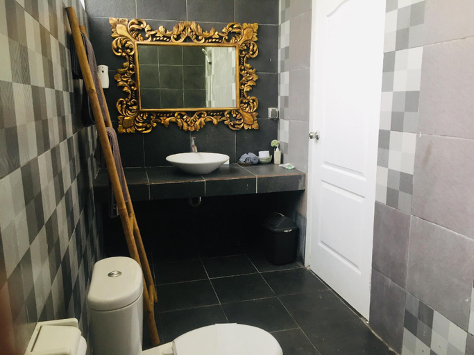 Bathroom 4, Dejavu Hotel Turtle Beach Gili Trawangan, Lombok