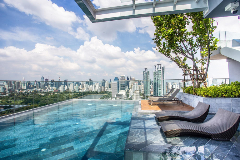 Sport & Beauty 2, Siamese Exclusive Queens, Khlong Toey