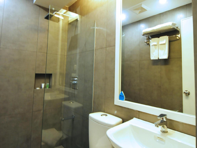 Bathroom 4, Astoria Greenbelt, Makati City
