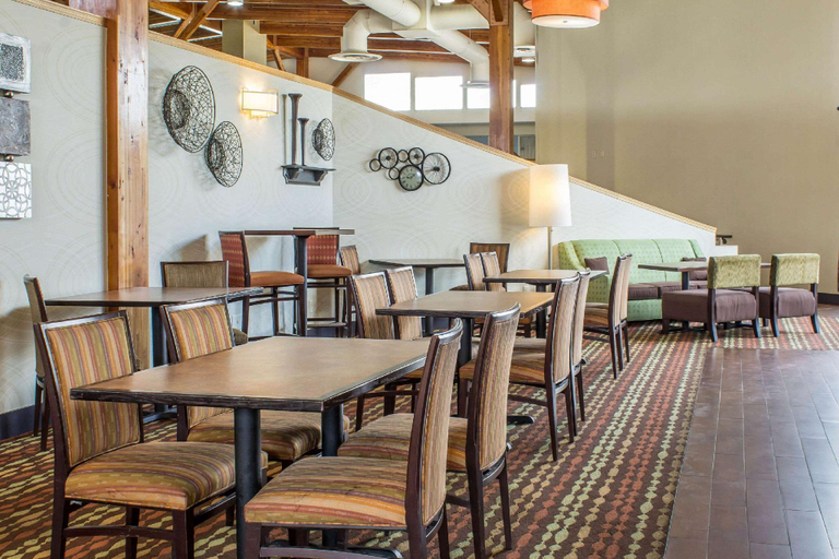 Food & Drinks 5, Lifestyle Inn Cedar Falls, Black Hawk