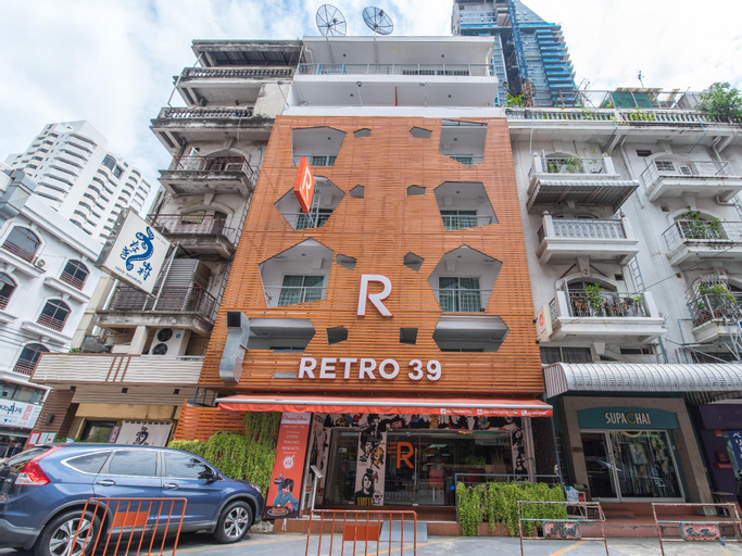 Exterior & Views 28