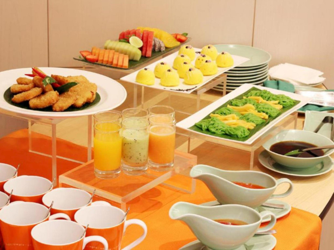 HARRIS Hotel Sentul City - Food & Drinks