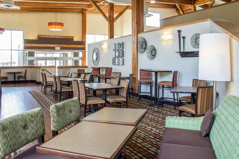 Food & Drinks 5, Lifestyle Inn Cedar Falls, Black Hawk